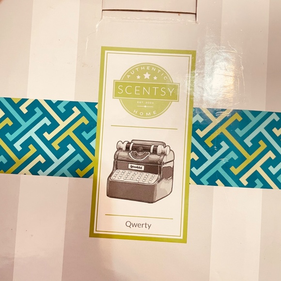 NIB Authentic scentsy home qwerty typewriter candle burner retired warmer - Picture 2 of 5